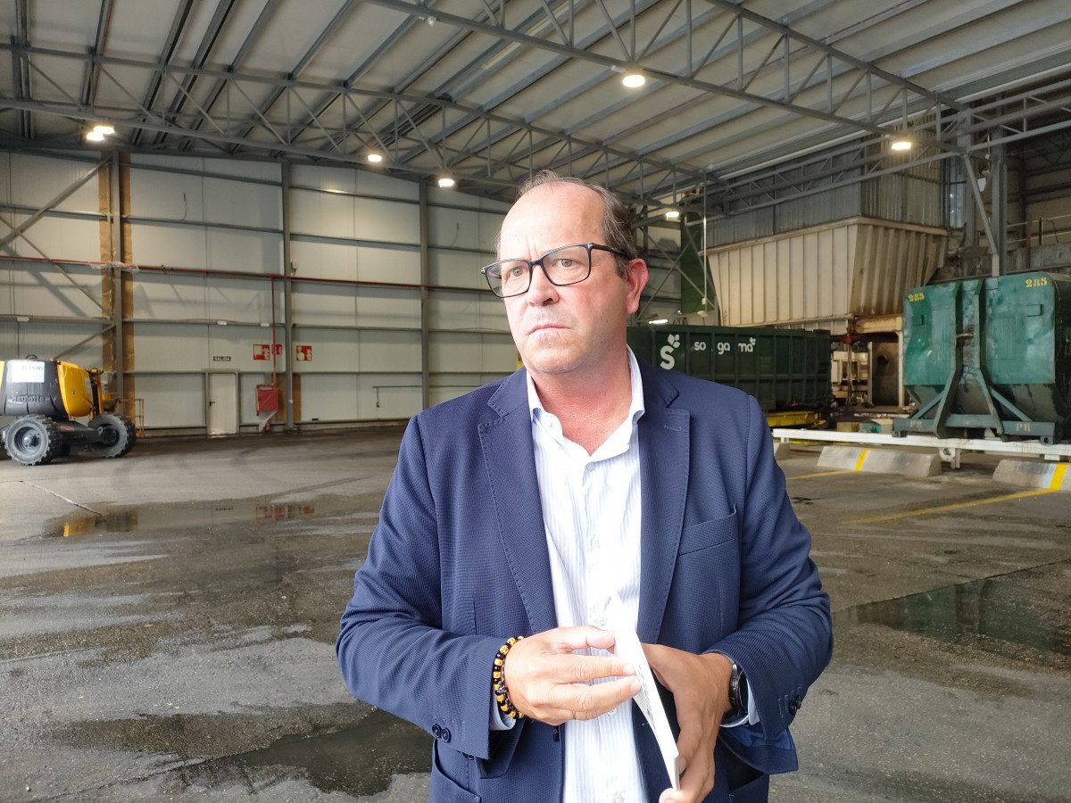 El presidente de Sogama, Javier Dominguez Lino, en la planta de transferencia de residuos de Guixar, en Vigo, a 15 de septiembre de 2025.