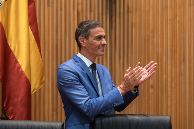 El presidente del Gobierno, Pedro Sánchez, preside  la reunión interparlamentaria del Grupo Socialista (Congreso, Senado y Parlamento Europeo) en la Sala Ernest Lluch del Congreso, a 15 de septiembre de 2025, en Madrid (España). El presidente del Gobierno