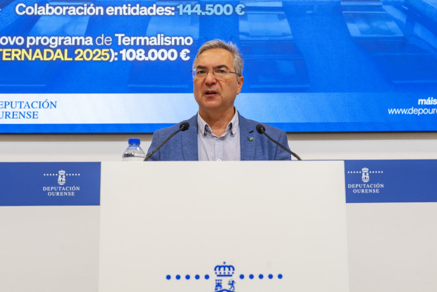 XUNTA DE GOBERNO. El presidente provincial, Luis Menor, ofrece una rueda de prensa para dar cuonta de los asuntos aprobados en Xunta de Goberno