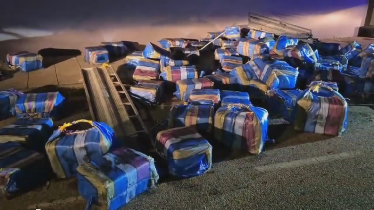 Pasan a disposición judicial los detenidos por la descarga de toneladas de cocaína con un narcosubmarino en A Pobra