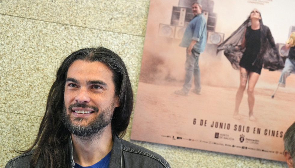 Archivo - El director de la película 'Sirât', Oliver Laxe, ofrece una rueda de prensa, a 26 de mayo de 2025, en Santiago de Compostela
