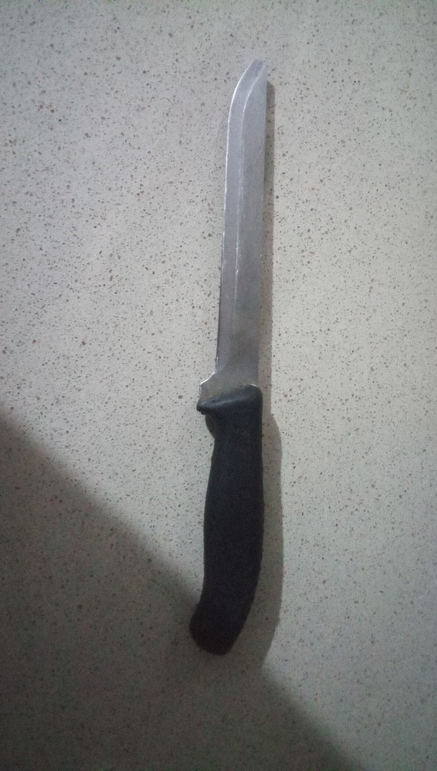 Cuchillo intervenido a un vecino de Vigo que fue detenido por supuestamente agredir y amenazar a su pareja y a la madre de ella.