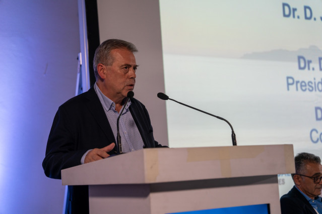 Archivo - El conselleiro de Sanidade, Antonio Gómez Caamaño, inaugura el Congreso Anual del Grupo Español de Neurorradiología Intervencionista.