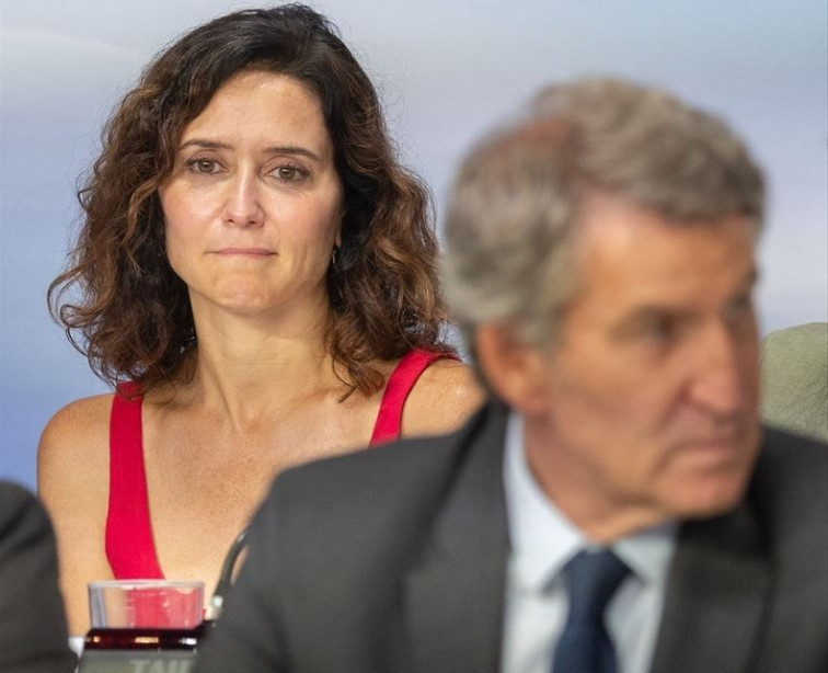 Las encuestas debilitan a Feijóo y refuerzan a Ayuso al apuntar a un alza de Vox y una caída del PP