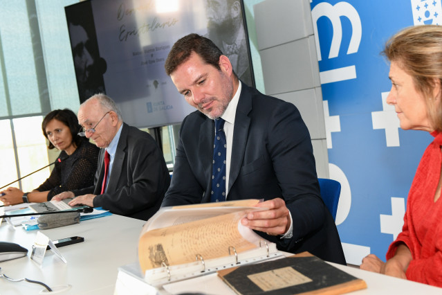 El conselleiro de Cultura, Lingua e Xuventude, José López Campos, en la presentación de cartas inéditas escritas por Curros Enríquez.