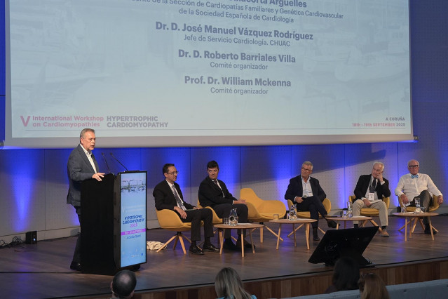 El conselleiro de Sanidade, Antonio Gómez Caamaño, en el  V Obradoiro internacional de miocardiopatías