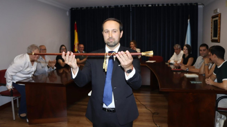 Esteban Ares remplaza a Teresa Villaverde como nuevo alcalde de Lousame