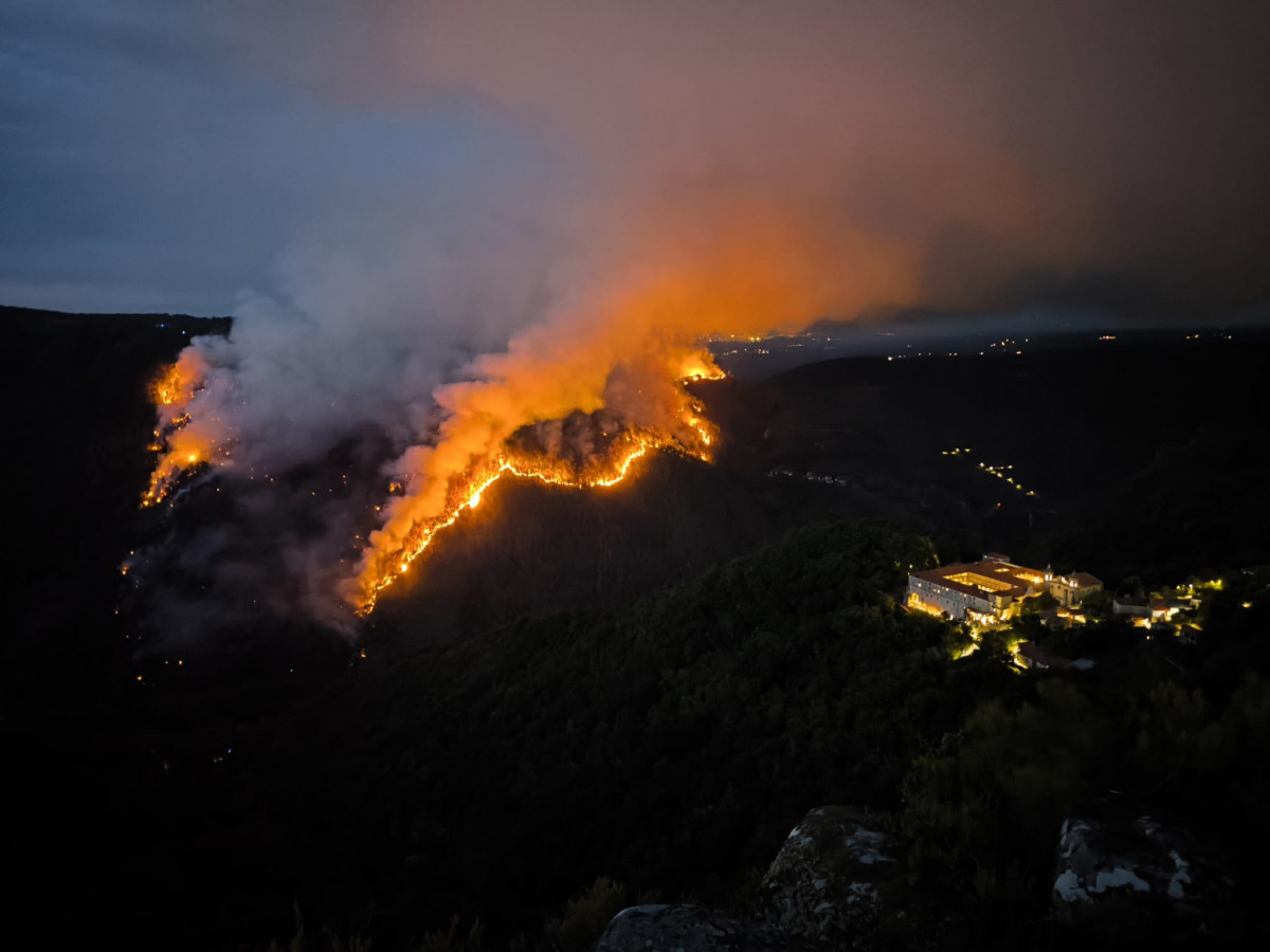Incendio en Pombeiro en una imagen de Ecologistas en Acciu00f3n