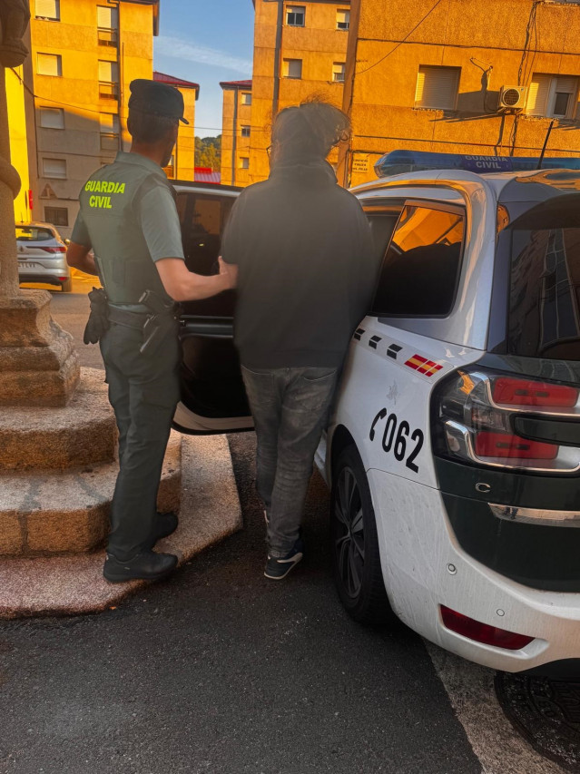 Un vecino de 30 años es detenido como presunto autor de tres conatos de incendio en Carballeda de Avia (Ourense).