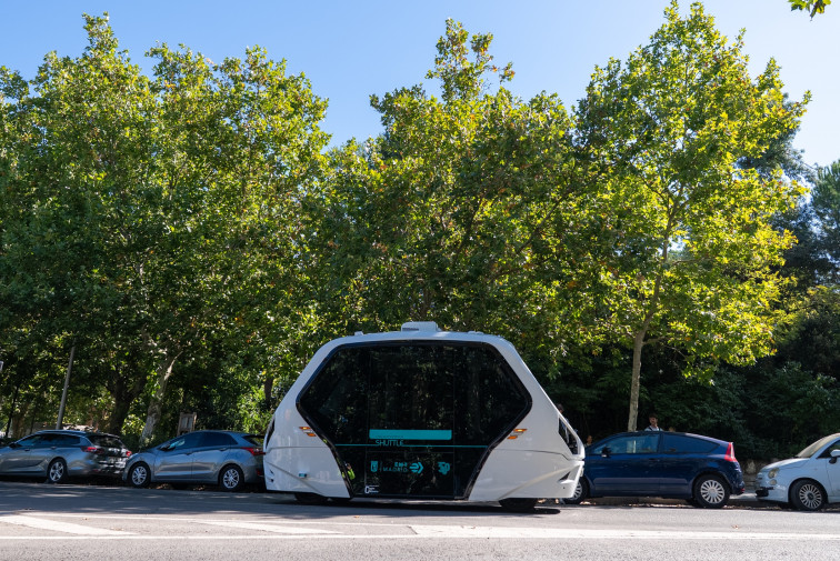 Un autobús gallego sin conductor recorre la Casa de Campo de Madrid
