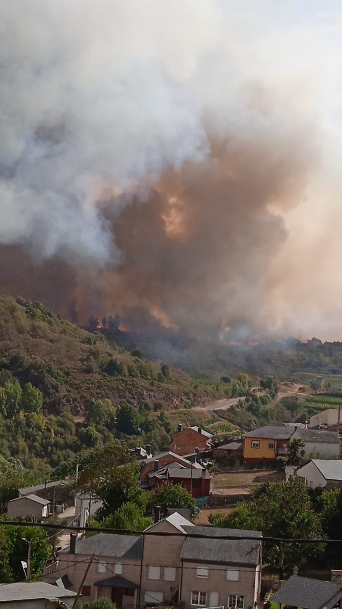 Incendio cerca de Lentellaisi en O Bolo