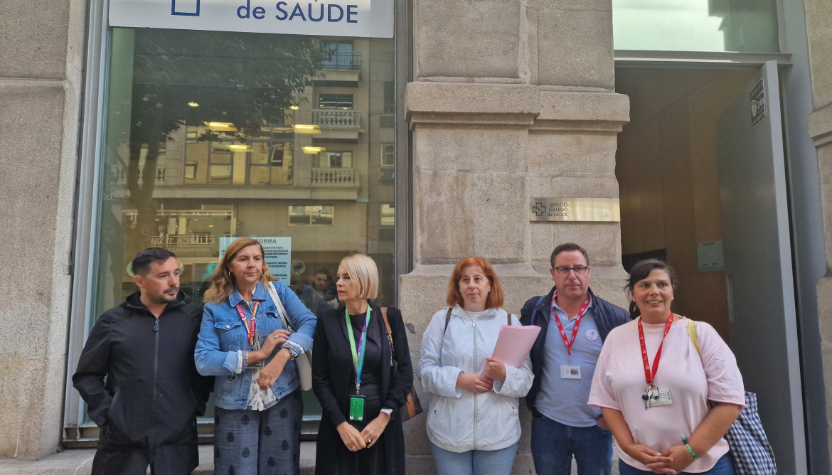 Imagen de la entrega de firmas.