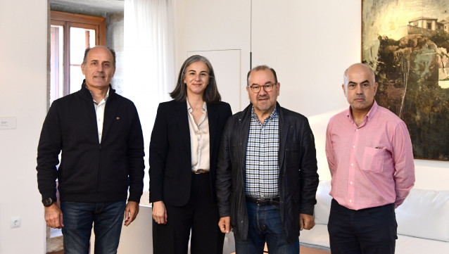 Firma del convenio entre la USC y Naturgy para condecer becas destinadas al máster de Energías Renovables.