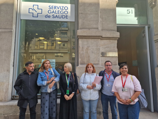 Imagen de la entrega de firmas.