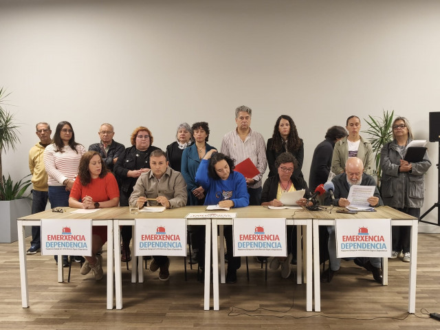 La plataforma 'Por unha atención Digna á Dependencia' se reúne en Santiago.