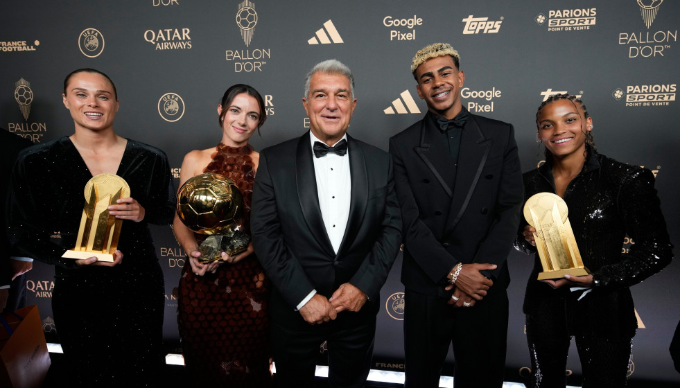 Los premiados del FC Barcelona en la gala del Balón de Oro en una foto del club
