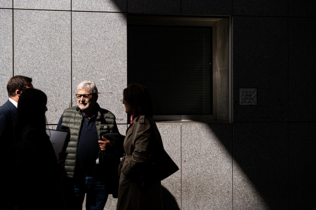 Laureano Oubiña a la salida del primer día de juicio por tráfico de drogas celebrado este martes 23 de septiembre en Oviedo.