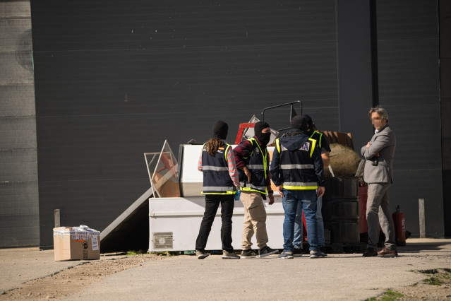 Personal de la Policía Nacional trabaja en un operativo, a 24 de septiembre de 2025, en Pontevedra, Galicia (España).
