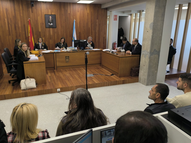 Varios de los nueve acusados por traficar con droga en Vigo, que han llegado a un acuerdo y han visto rebajadas sus penas.