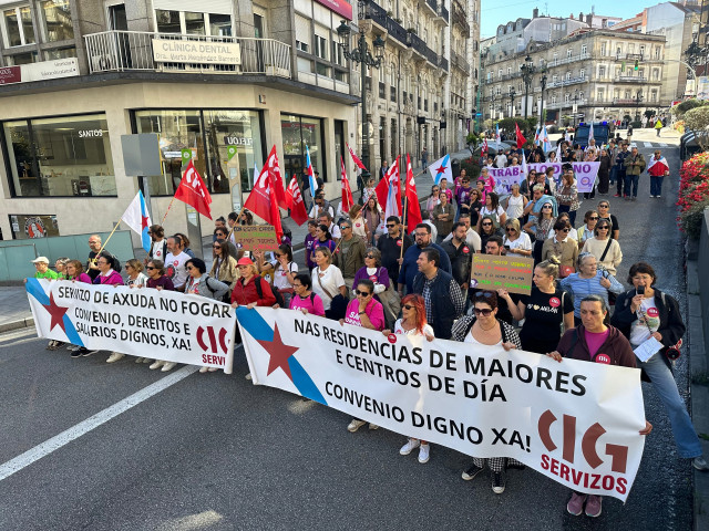 Manifestación de trabajadoras de SAF, centros de día y residencias privadas en demanda de mejores condiciones laborales y salariales