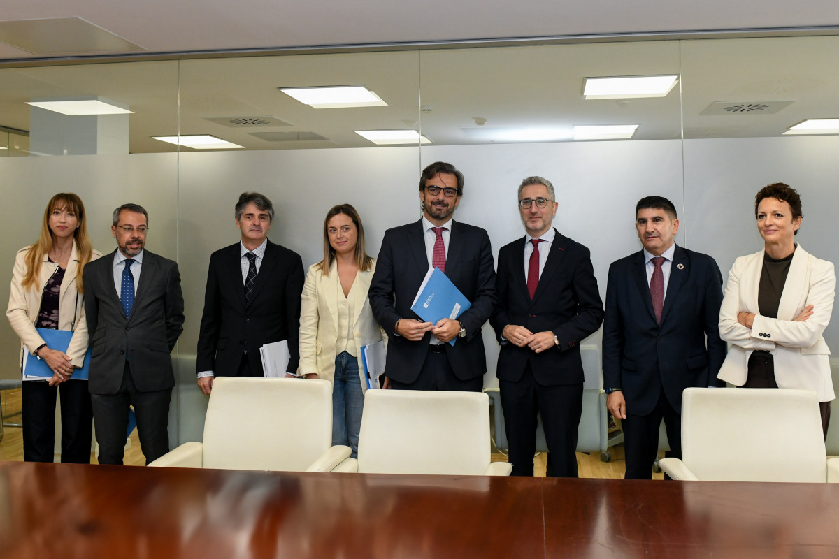 Representantes de la Xunta y del Gobierno central se reúnen para abordar el traspaso de nuevas competencias.