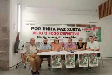 Una imagen de una rueda de prensa en Santiago del colectivo Parar la Guerra