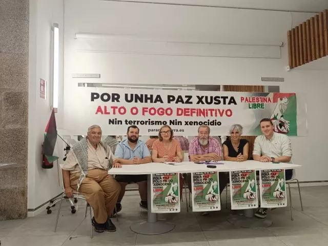 Una imagen de una rueda de prensa en Santiago del colectivo Parar la Guerra
