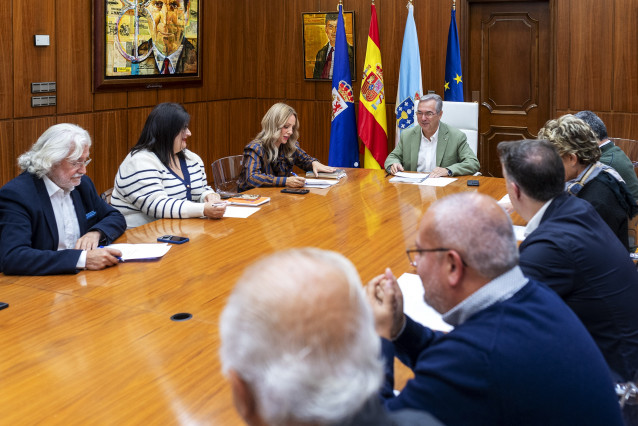 El presidente de la Diputación de Ourense, Luis Menor, preside la Junta de Gobierno provincial