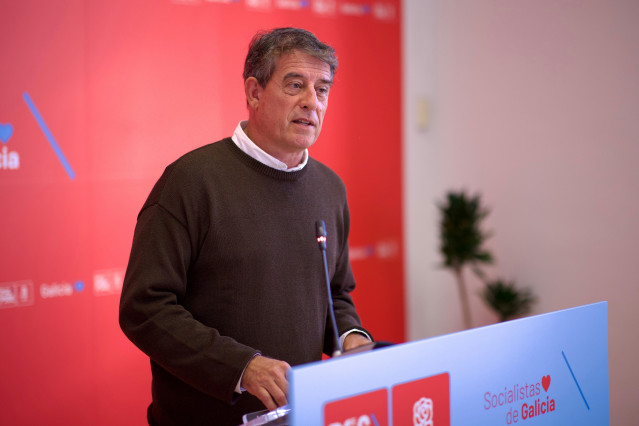 El secretario xeral del PSdeG, José Ramón Gómez Besteiro, en rueda de prensa