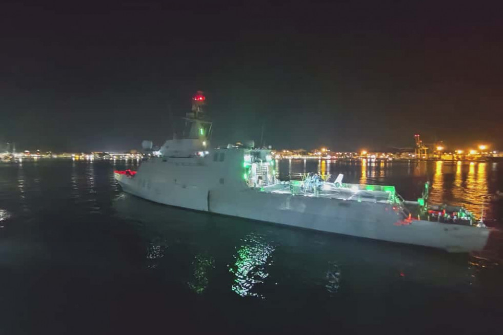 El buque de acción marítima 'Furor' zarpando desde el puerto de Cartagena, rumbo a prestar apoyo a los barcos que integran la Global Sumud Flotilla que se dirige a Gaza.