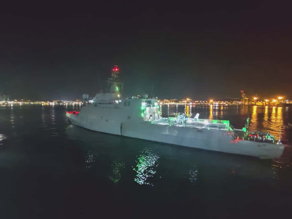 El buque de acción marítima 'Furor' zarpando desde el puerto de Cartagena, rumbo a prestar apoyo a los barcos que integran la Global Sumud Flotilla que se dirige a Gaza.