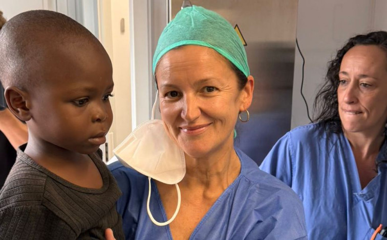 Sanitarios gallegos salvan vidas con el quirófano móvil de Diego González Rivas en Sierra Leona