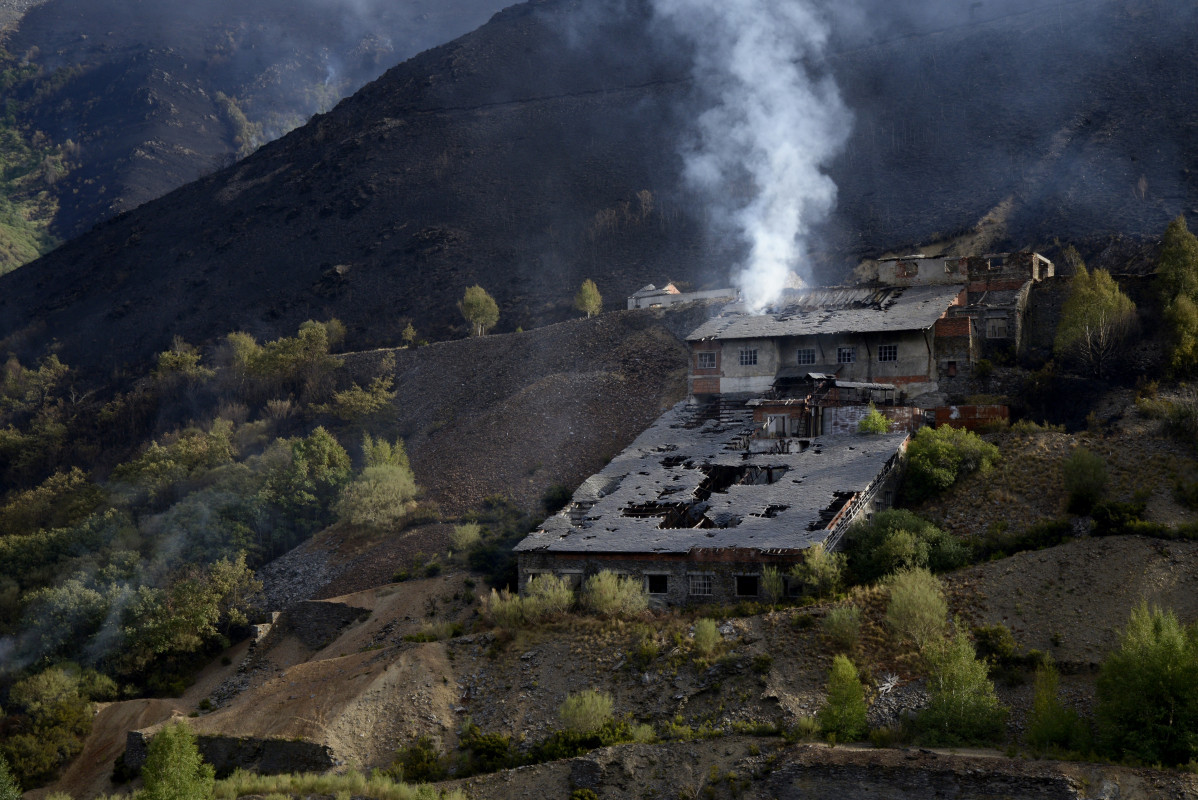 Zonas afectadas por los incendios, en las faldas de la sierra de Pena Trevinca, en Ourense, Galicia, España