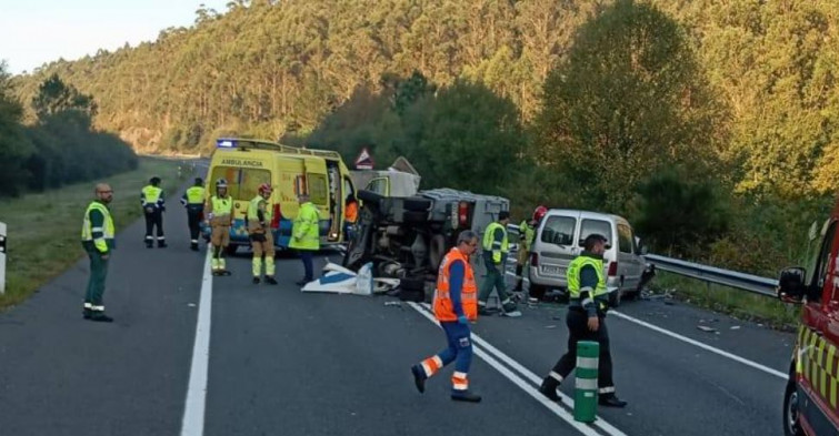 Accidente mortal en Brión al chocar varios vehículos en el corredor entre Santiago y Noia