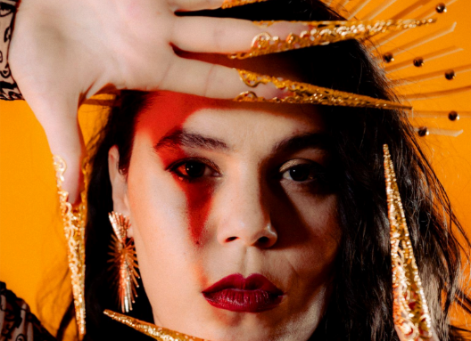 (VIDEOCLIP) Así suena y luce 'A Xeitosa', el himno empoderante y rompepistas de Sheila Patricia