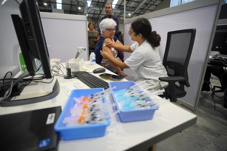CSIF alerta que Galicia y otras autonomías no refuerzan el plantel de Sanidad por las vacunas facilitando un colapso