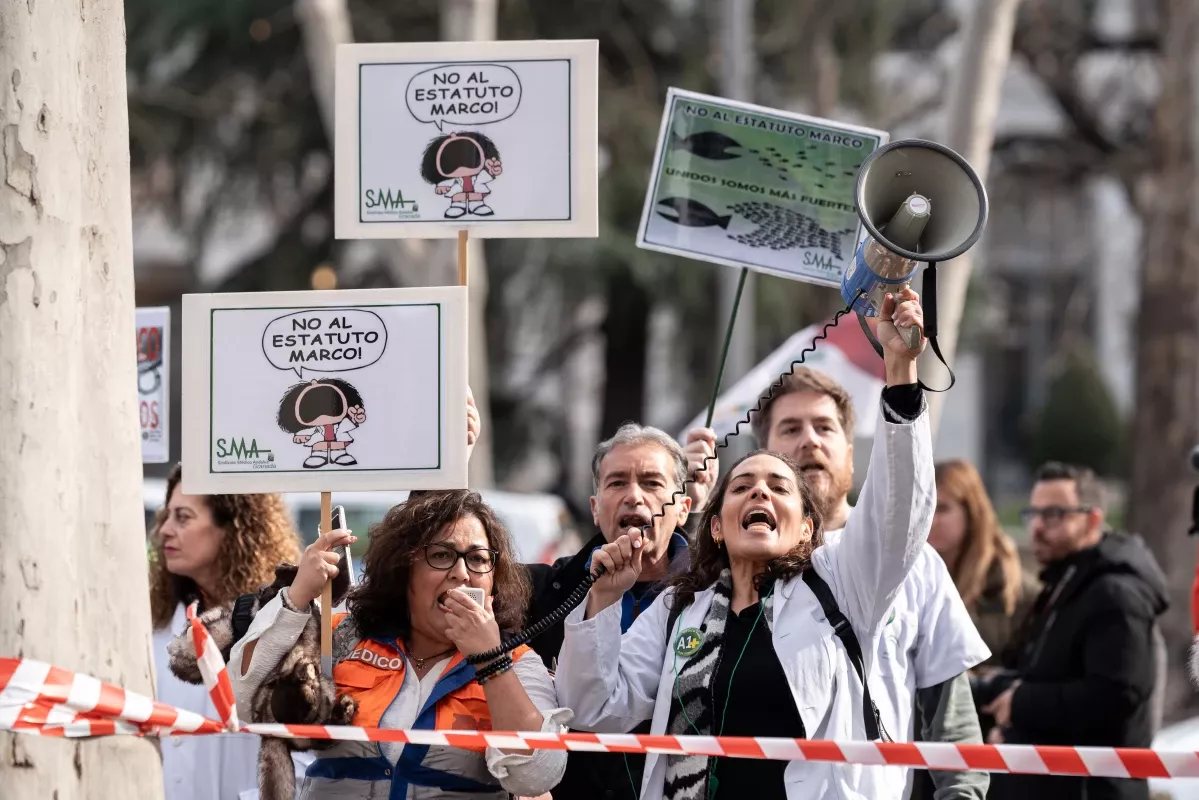 Una pasada movilizaciu00f3n por el Estatuo Marco en una foto de EP