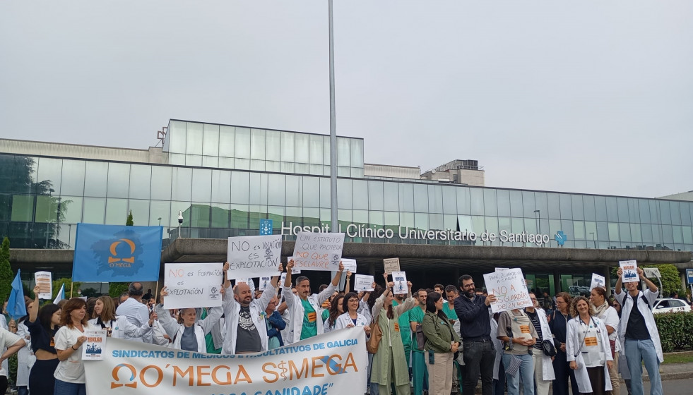 Concentración a las puertas del Hospital Clínico de Santiago