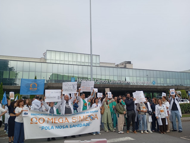 Concentración a las puertas del Hospital Clínico de Santiago