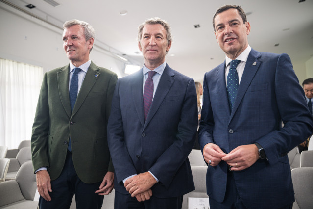 Feijóo, con Rueda y Moreno, en el Foro La Toja.