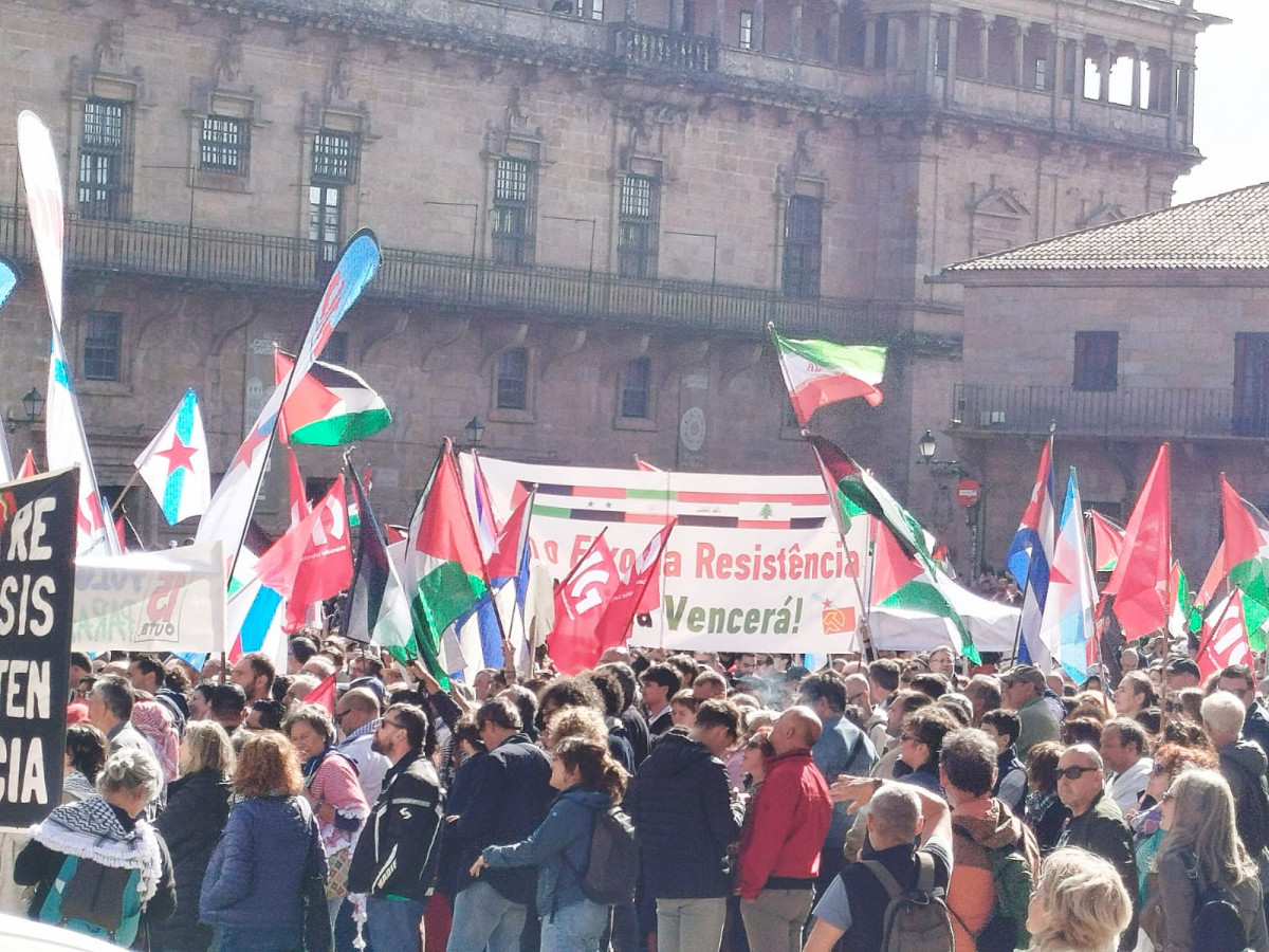 Manifestantes a favor de Palestina en O Obradoiro 