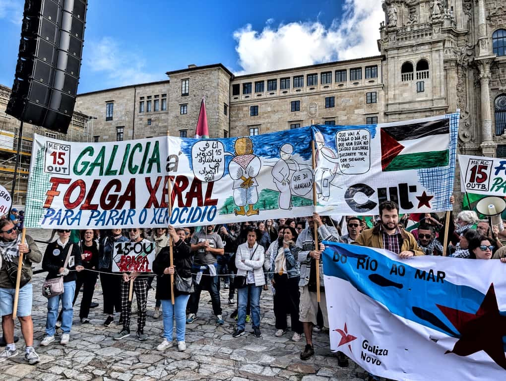 Pancarta de la CUT en la manifestaciu00f3n proPalestina en el Obradoiro