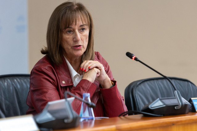 La directora xeral de Calidade Ambiental e Sostibilidade, María José Echevarría, en el Parlamento de Galicia.