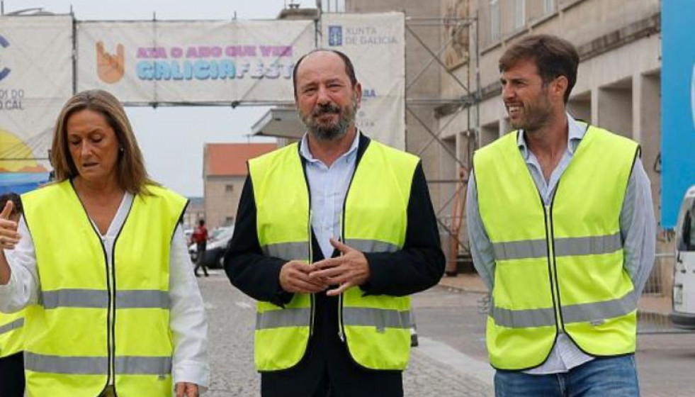El director de Turismo de Galicia en el centro y el organizador del Galicia Fest a su izquierda en una imagen de la Xunta
