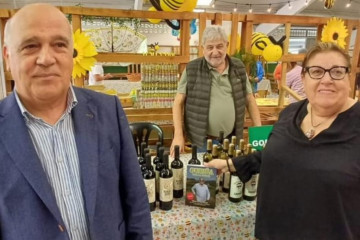 Foto de los concejales de Terra Galega con Laureano Oubiña.