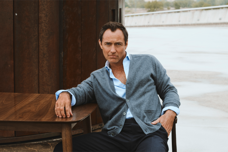 Jude Law da la bienvenida a la temporada de otoño-invierno en la última campaña de Emidio Tucci