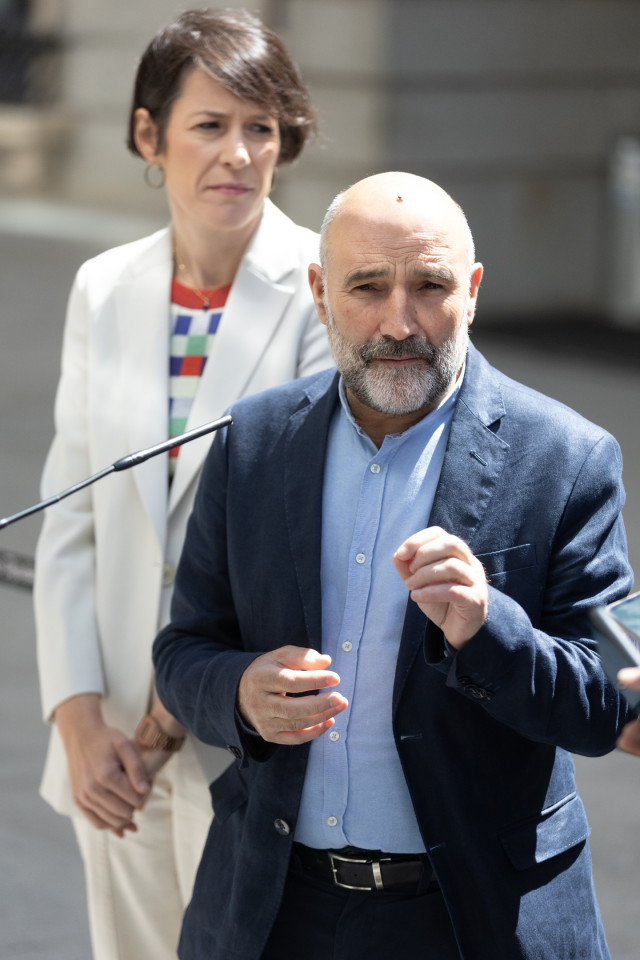 Archivo - El diputado del BNG en el Congreso, Néstor Rego, durante una rueda de prensa, frente al Congreso de los Diputados, a 11 de junio de 2024, en Madrid (España). Durante la rueda de prensa, el diputado del BNG ha hecho referencia a las competencias