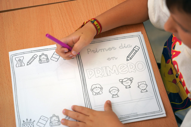 Imágenes de la vuelta al colegio, a 10 de septiembre de 2025 en Málaga (Andalucía, España). Un total de 708.604 alumnos y alumnas de segundo ciclo de Infantil, Primaria y Educación Especial comienzan las clases este miércoles, 10 de septiembre, en 2.744 c