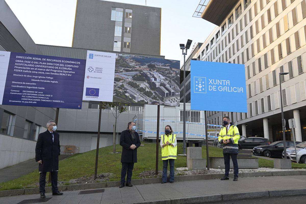 Acto de firma de actas para replanteo de las obras iniciales del novo Chuac en 2021 jpg