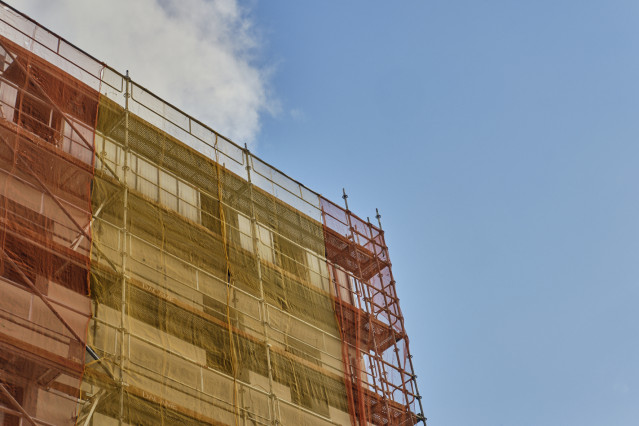 Archivo - Un piso de viviendas en construcción, a 9 de mayo de 2023, en Ourense, Galicia (España). Valencia, Murcia y Castellón son las provincias que concentran el mayor porcentaje, un 29,5% de las 21.000 viviendas que la Sareb tiene a disposición de las